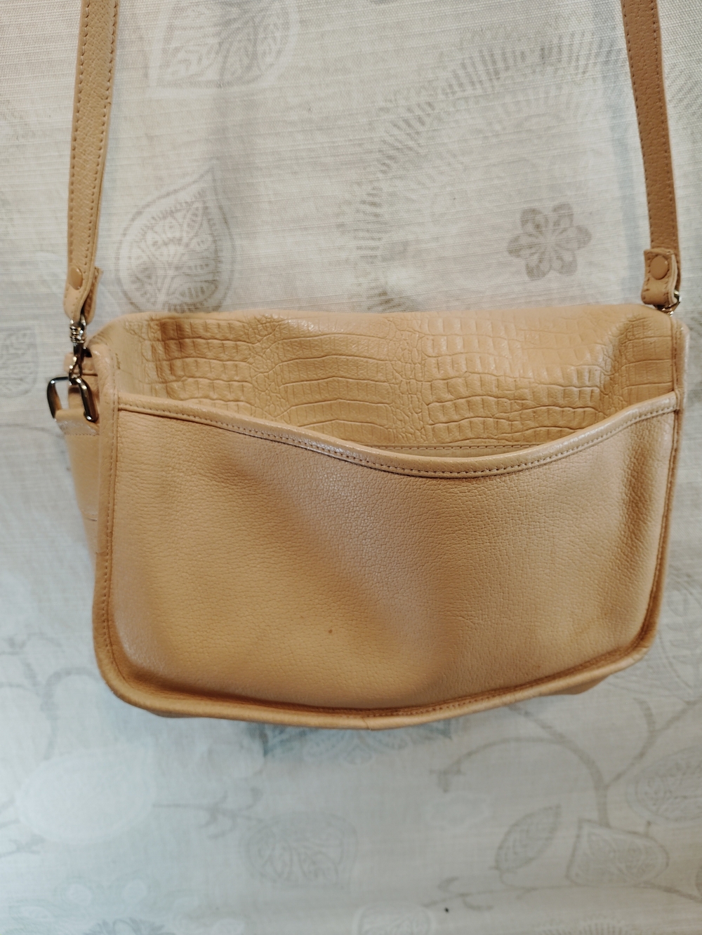 Croc-Embossed Genuine Leather Tan Crossbody Bag with Gold Turn-Lock - Picture 4 of 9
